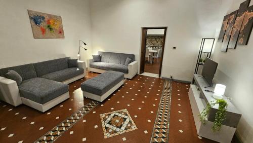 Deluxe One-Bedroom Apartment