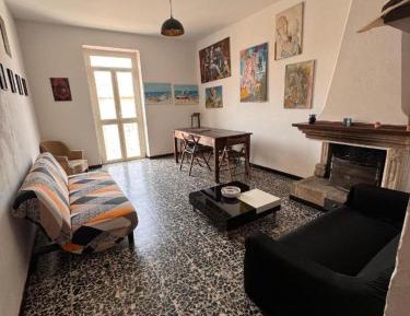Basic Triple Room with Shared Bathroom