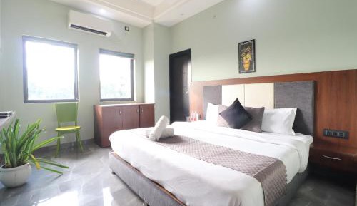 Deluxe Double Room (2 Adults + 1 Child)