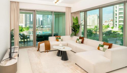 Four-Bedroom Apartment with Balcony 