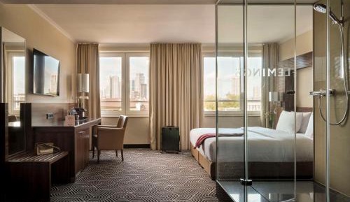 Signature King room with Skyline View 