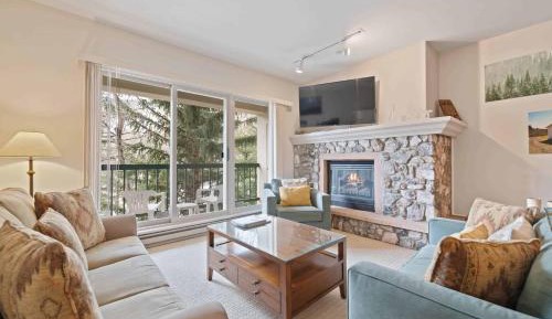 One-Bedroom Apartment with Balcony