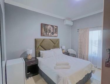 Deluxe Queen Room