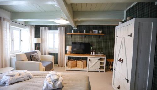 Deluxe Double Room with Extra Bed
