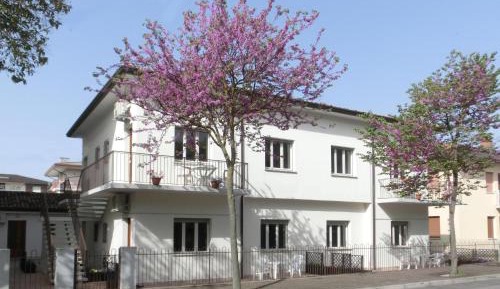 One-Bedroom Apartment with Balcony