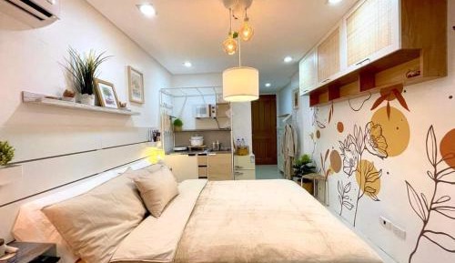 Studio with Balcony