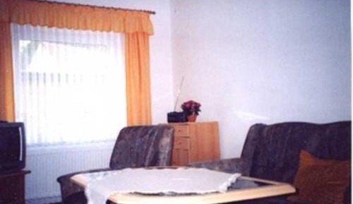 One-Bedroom Apartment with Shower