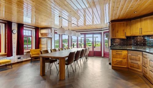 Three-Bedroom Holiday Home 