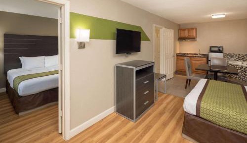 One-Bedroom King/Queen Suite - Pet Friendly/Non-Smoking