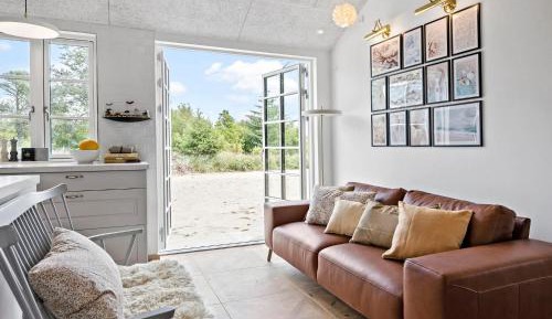 Seven-Bedroom Holiday Home