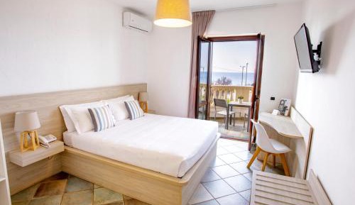 Double Room with Balcony and Sea View
