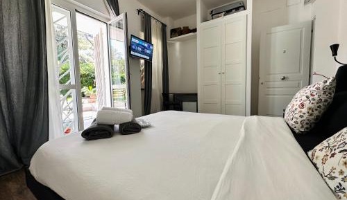 Queen Room with Garden View
