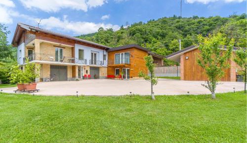 Four-Bedroom Holiday Home