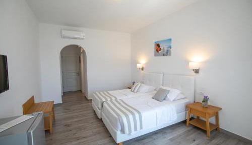 Double or Twin Room with Side Sea View