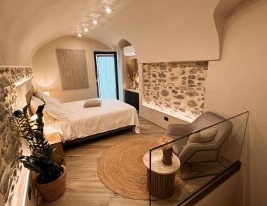 Deluxe Suite with Spa Bath