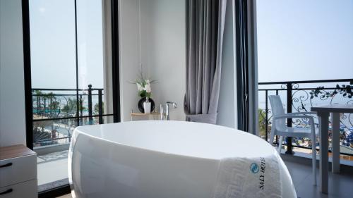Suite with Sea View