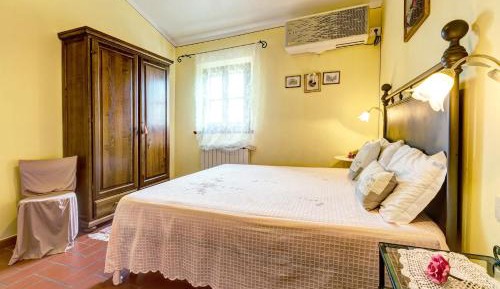 Apartment with Pool View 