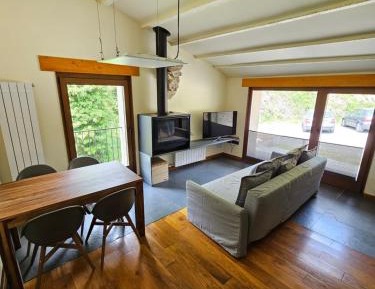 Apartment with Mountain View