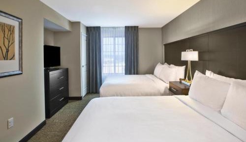 One-Bedroom Queen Suite