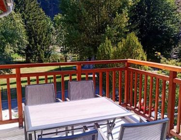 Apartment with Mountain View