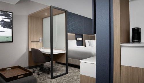 Queen Suite with Two Queen Beds 