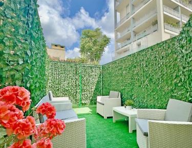 Deluxe Two-Bedroom Apartment with Garden View
