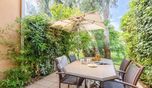 Superior Two-Bedroom Triplex House with Sleeping Alcove, Air Conditioning and Terrace (8 People)