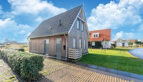 Three-Bedroom Holiday Home 