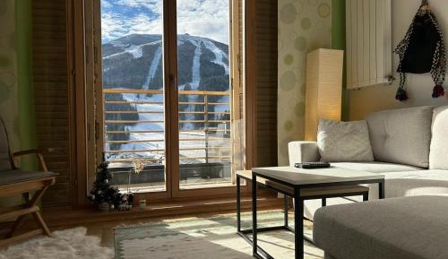 Apartment with Mountain View