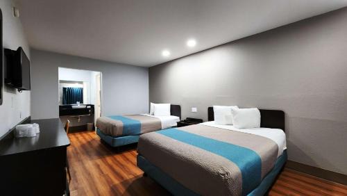 Queen Room with Two Queen Beds - Non-Smoking