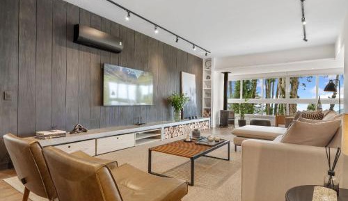 Apartment with Mountain View