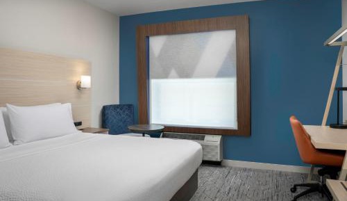 Standard King Room with Roll-In Shower - Communications Access