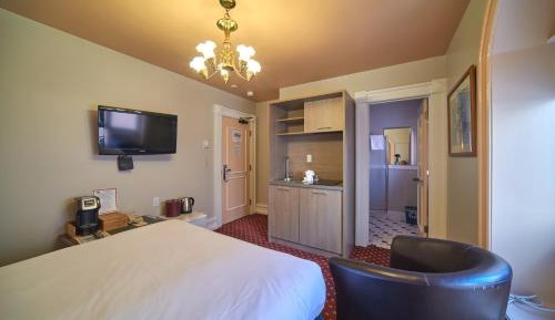 Standard Queen Room