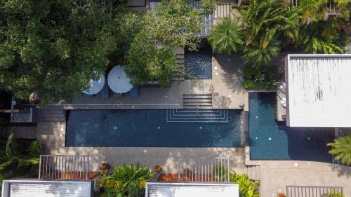 Queen Suite with Pool View