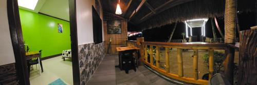 Deluxe Double Room with Side Sea View