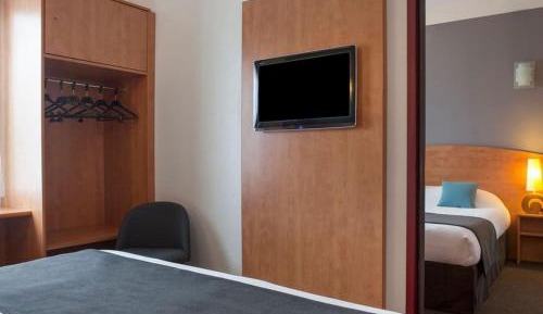 Family Room (2 Adults + 2 Children)