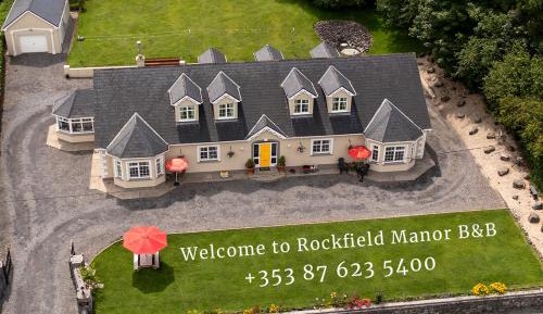 Deluxe Family Room with lakeview, walk-in wardrobe and Private Bathroom