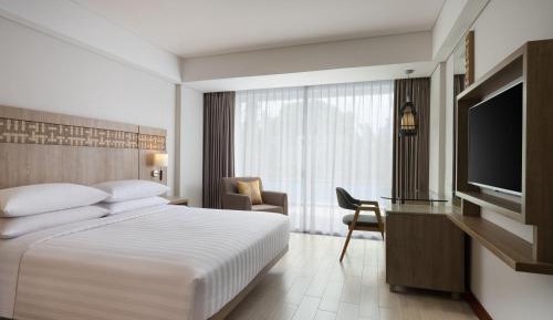Deluxe King Room with Terrace and View with Free Shuttle Service to Double-Six Beach