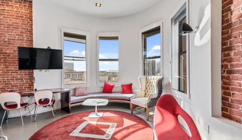 Superior King Suite