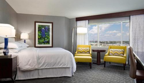Guest room, 1 King, Corner room