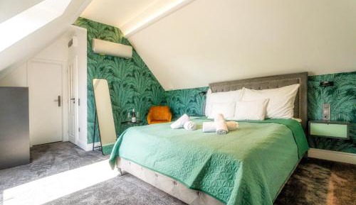 Standard Queen Room