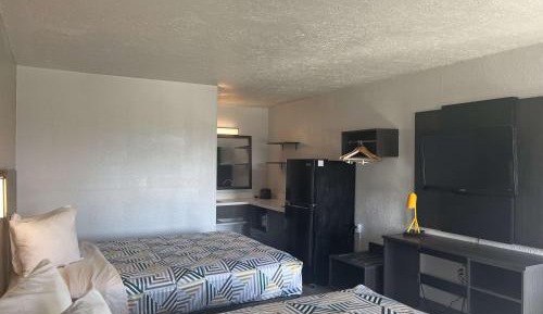 Queen Room with Two Queen Beds - Smoking
