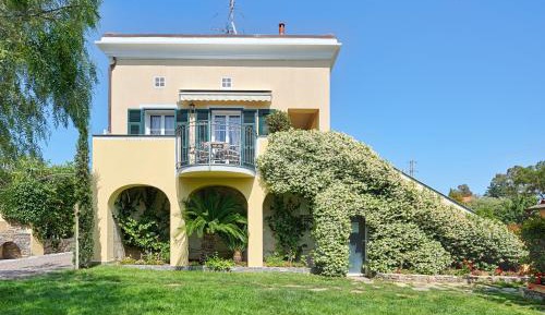 Apartment with Garden View