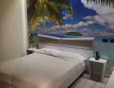 Bedroom with Bathtub