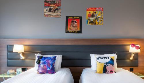 Twin Room - Moxy Sleeper Twin