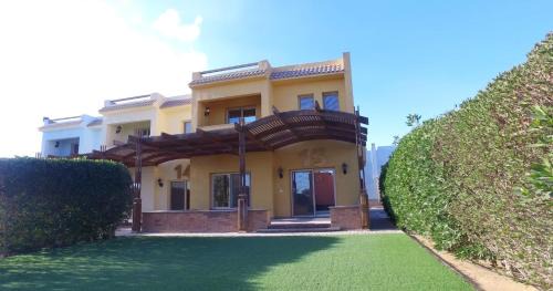 Villa with Garden View