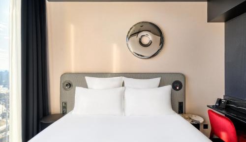 TRIBE Essential Queen Room