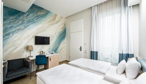 Double or twin room with Atrium view 