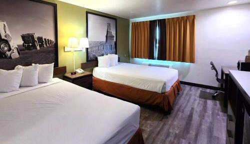 Queen Room with Two Queen Beds and Bath Tub - Mobility/Hearing Accessible - Non-Smoking