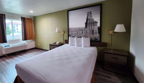 Deluxe Queen Room with Bath Tub - Mobility/Hearing Accessible - Non-Smoking